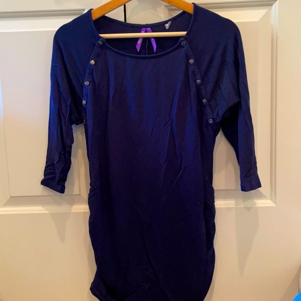 Amazing maternity and nursing top - like new